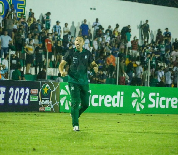 Treinador do Luverdense lamenta derrota de virada nos últimos