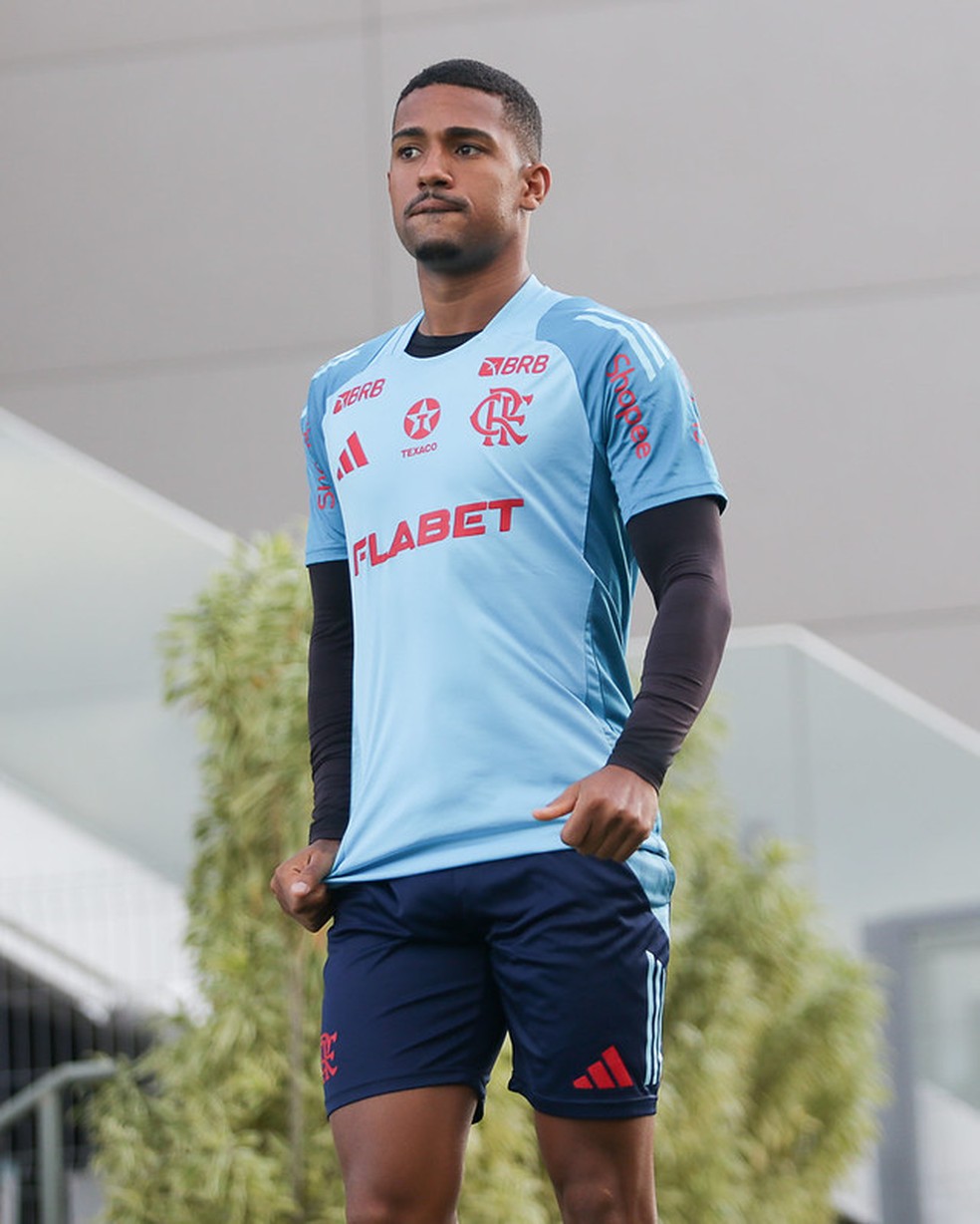 Samuel Lino em treino do Flamengo — Foto: Gilvan de Souza / Flamengo