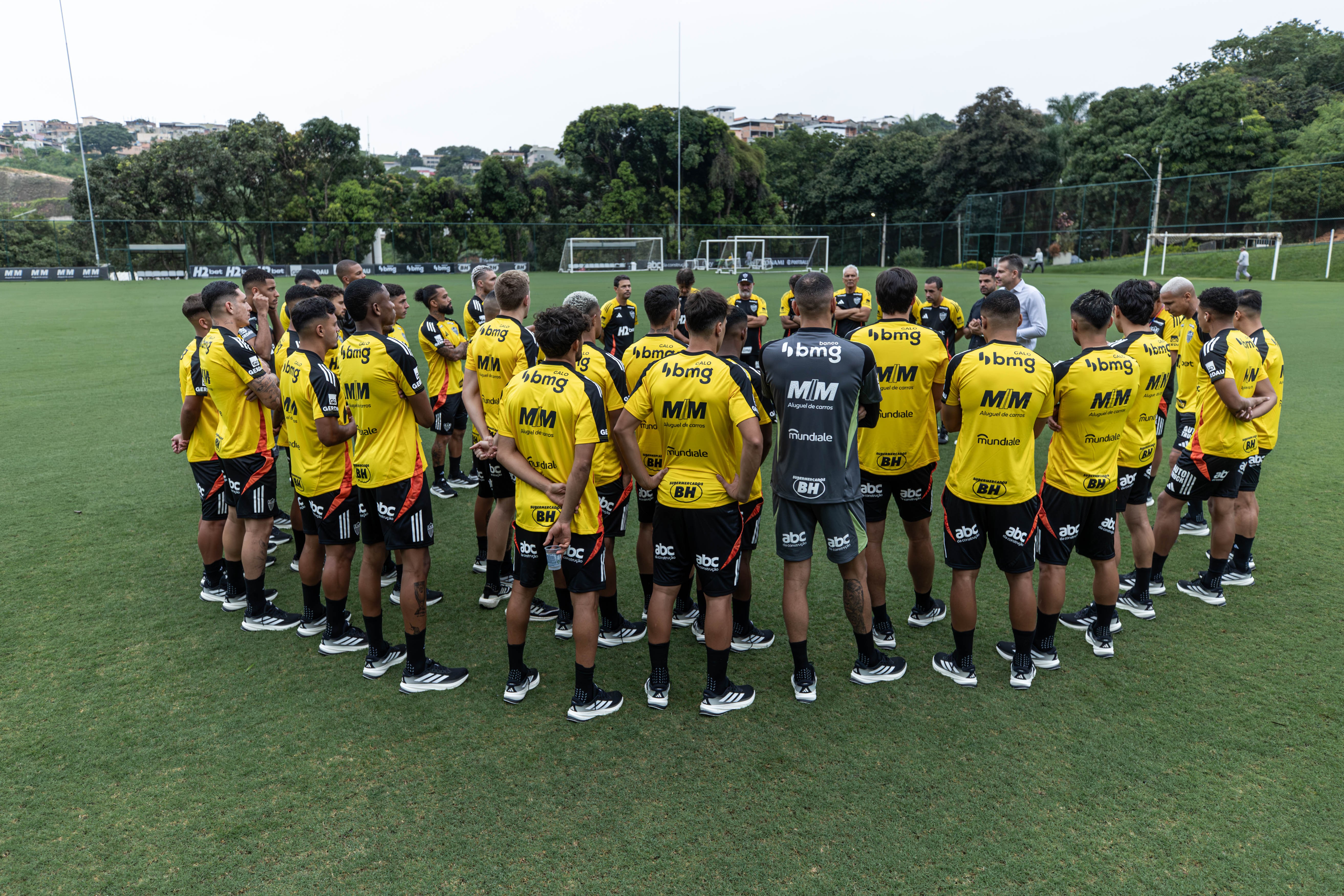 Bastidores: cobranças no Atlético-MG dividem elenco e aumentam pressão na diretoria