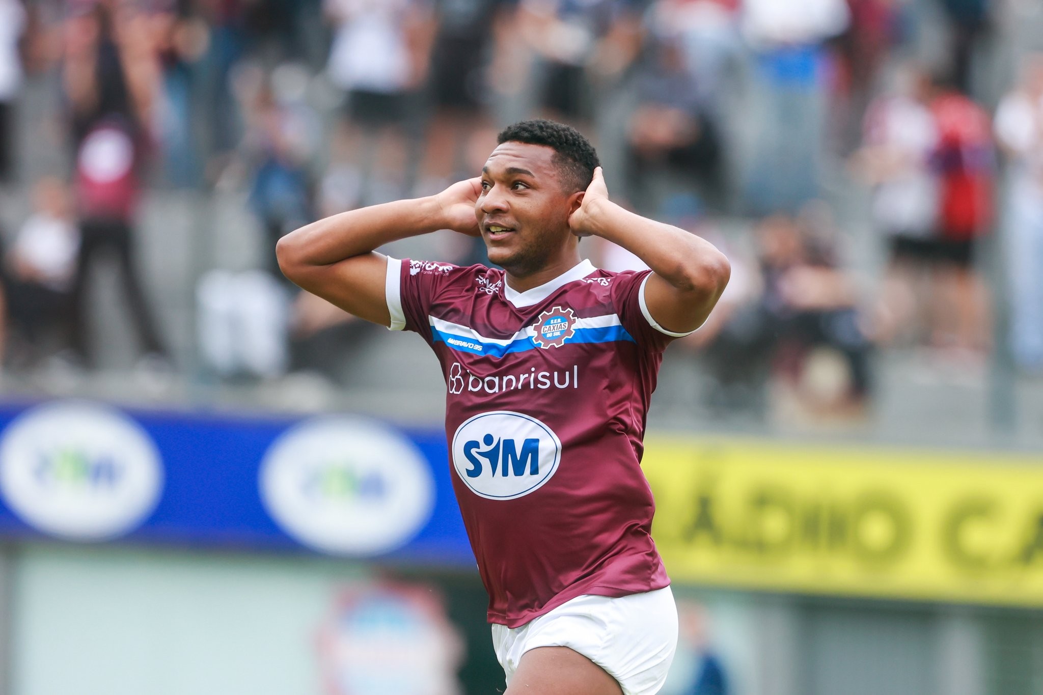 Santa Cruz aposta em Eron: Artilheiro do Caxias chega para reforçar o ataque coral