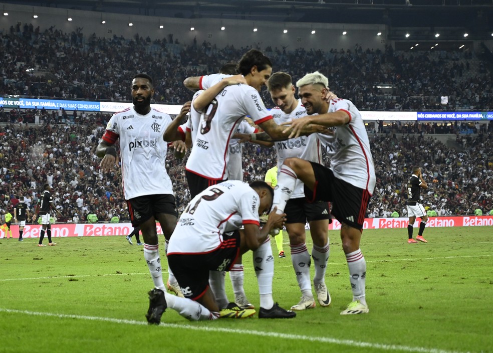 Comemoração do Flamengo na goleada sobre o Vasco