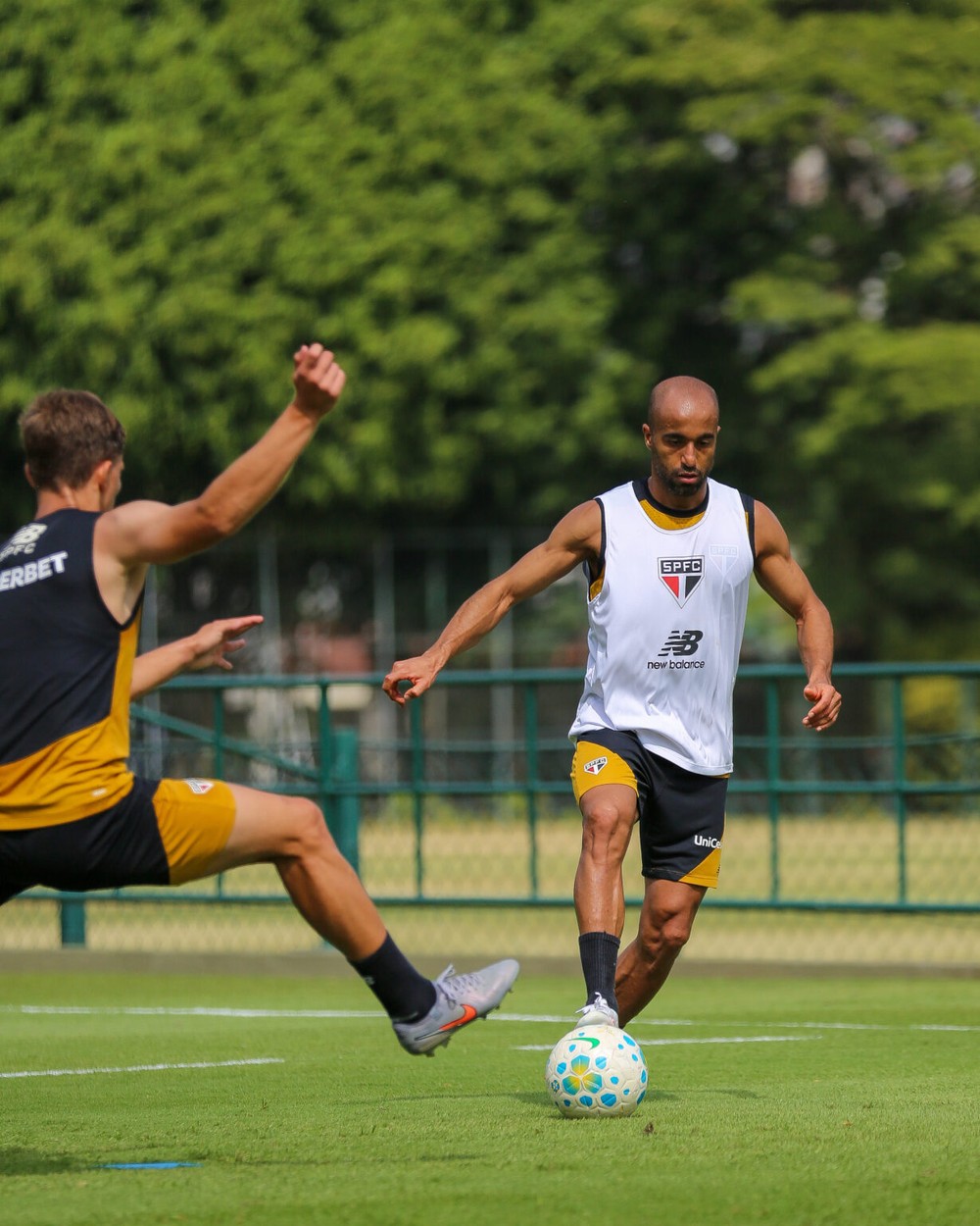 Lucas Moura avança em recuperação e pode reforçar São Paulo contra o Bahia! Confira a provável escalação!