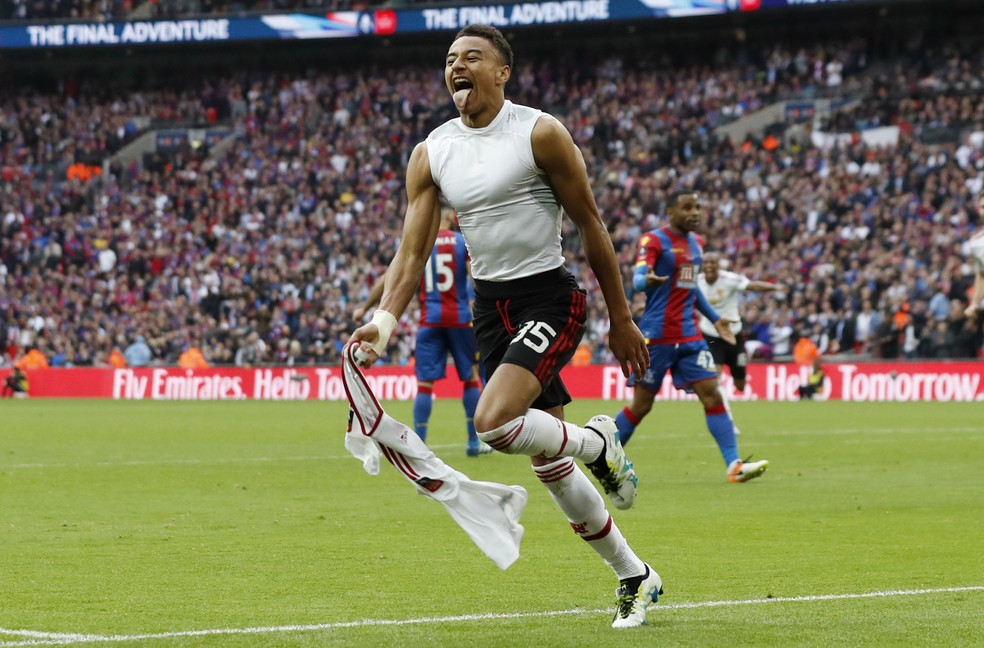 Gol de Lingard pelo Manchester United contra o Crystal Palace na final da Copa da Inglaterra — Foto: Jason Cairnduff/Reuters