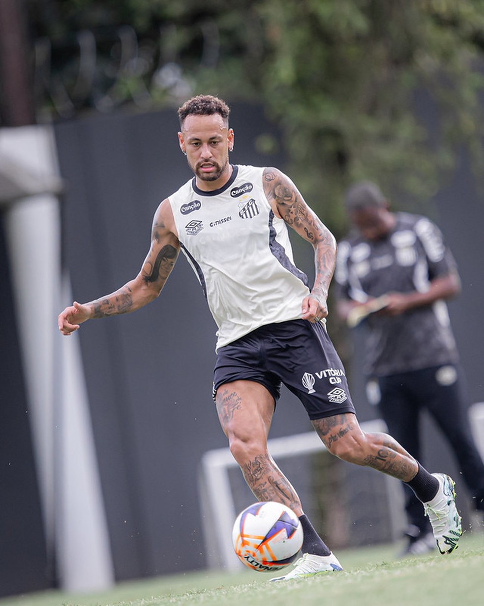 Neymar durante treino do Santos — Foto: Raul Baretta/ Santos FC