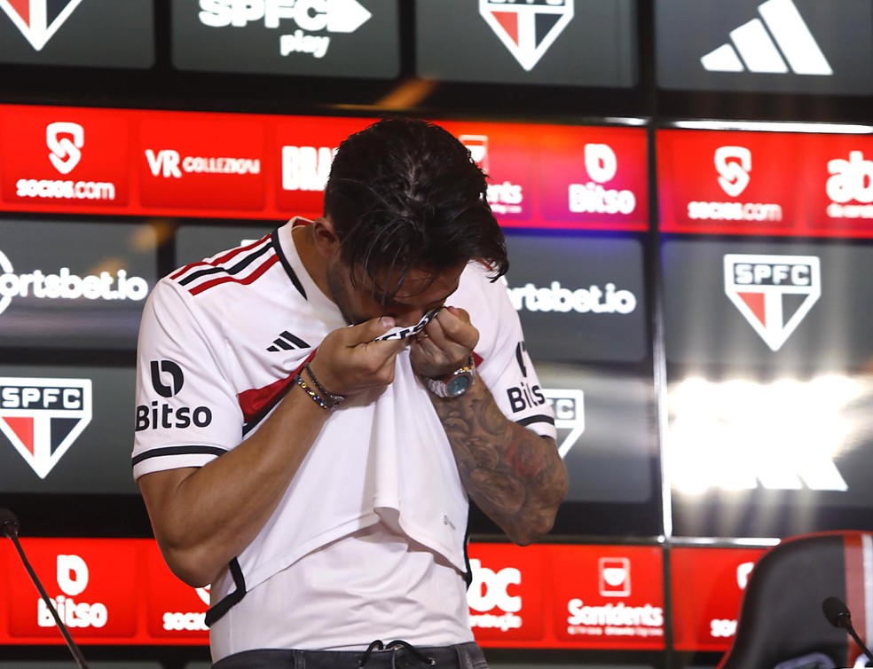 Alexandre Pato é apresentado no São Paulo — Foto: Rubens Chiri / saopaulofc.net 