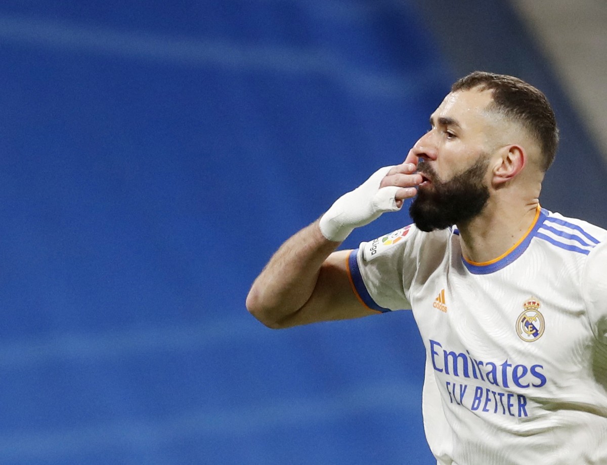 Benzema comemora marca de 300 gols