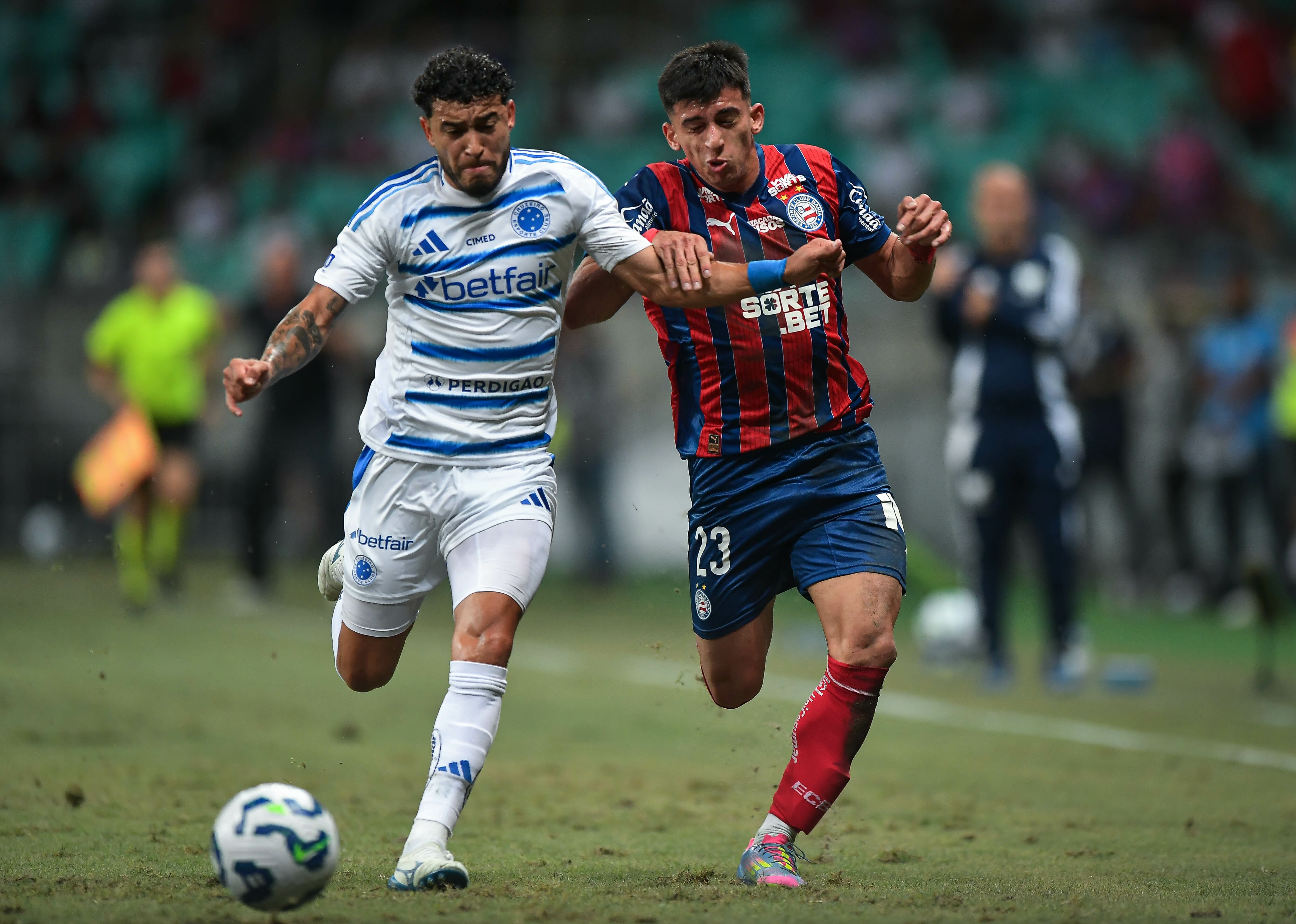 Preocupação de William com arbitragem em jogos contra Vasco e Flamengo no Cruzeiro