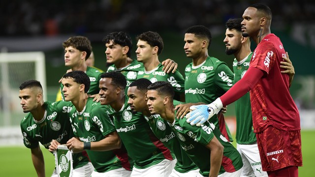 Time do Palmeiras antes do jogo contra o Athletico-PR