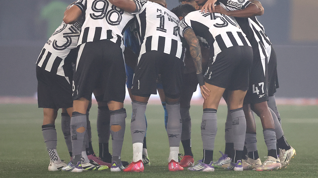 Time do Botafogo reunido antes do duelo contra o Vasco