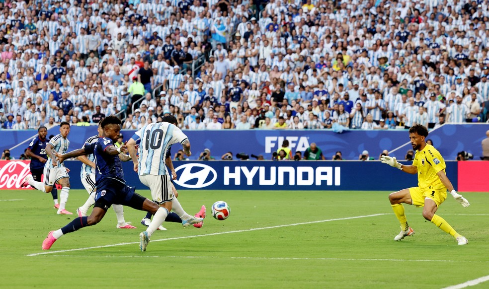 Messi marca e abre o placar contra Cabo Verde - Argentina vence Cabo Verde