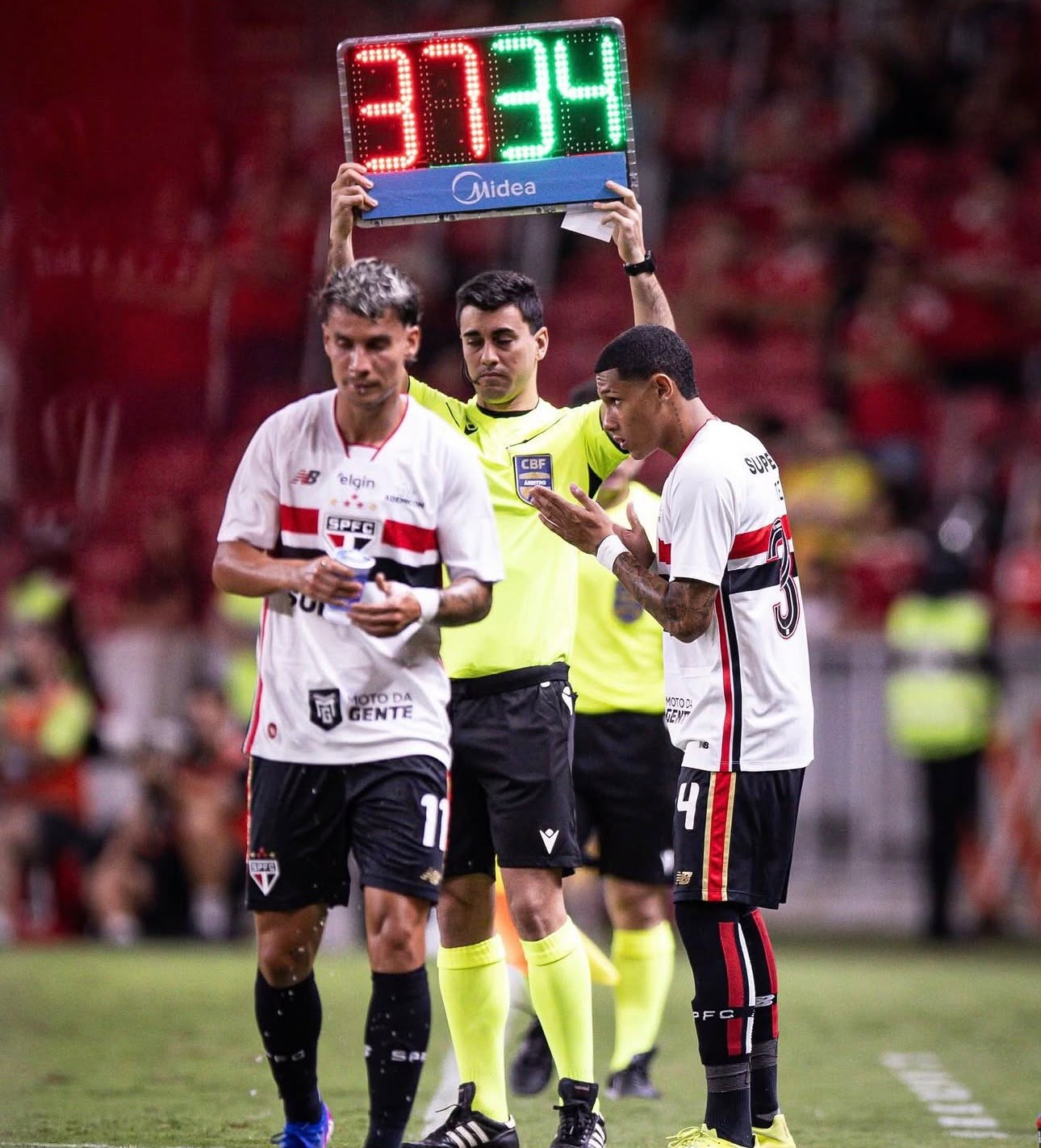 São Paulo faz jogo duro, e negociação com Ajax por Tete esfria