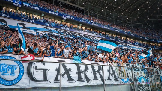 Alô, torcida tricolor! Siga o canal ge Grêmio no WhatsApp - Foto: (Lucas Uebel/Grêmio FBPA)