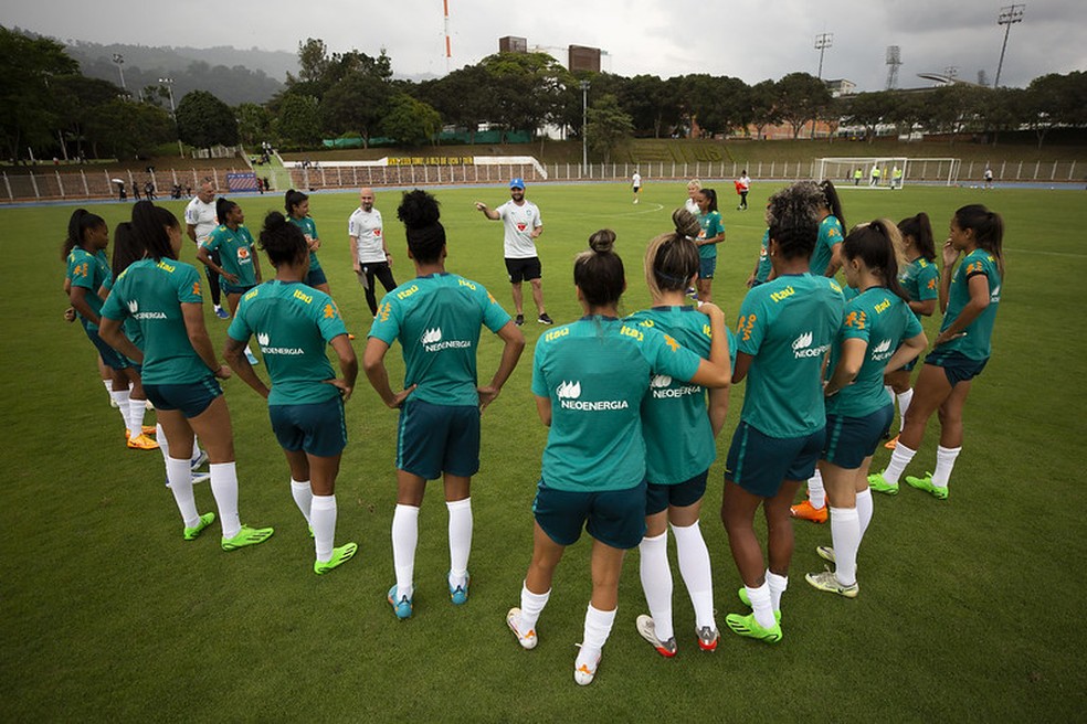 Papel de parede Gio Queiroz  Seleção brasileira de futebol