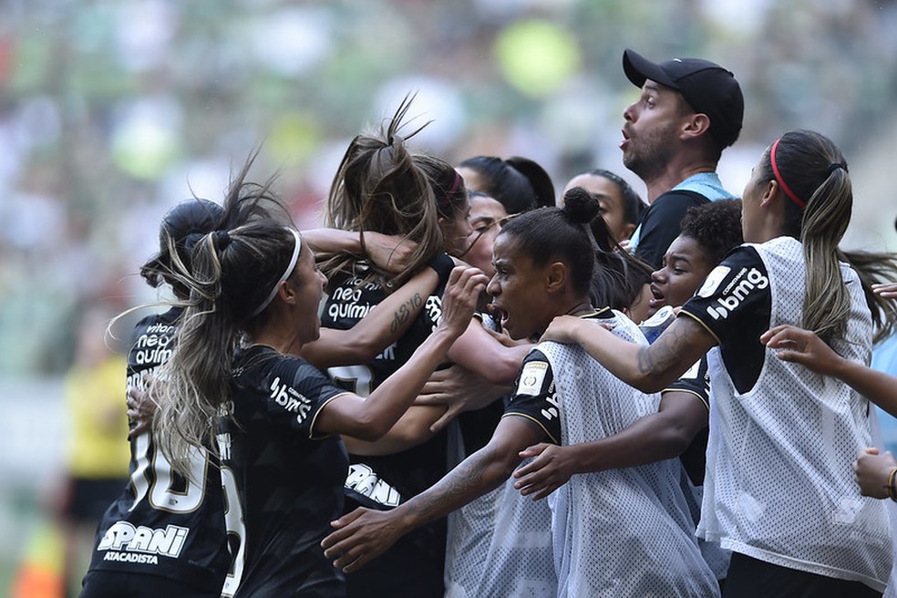 Corinthians é o melhor time feminino das Américas em ranking da IFFHS e  fica entre os dez melhores do mundo