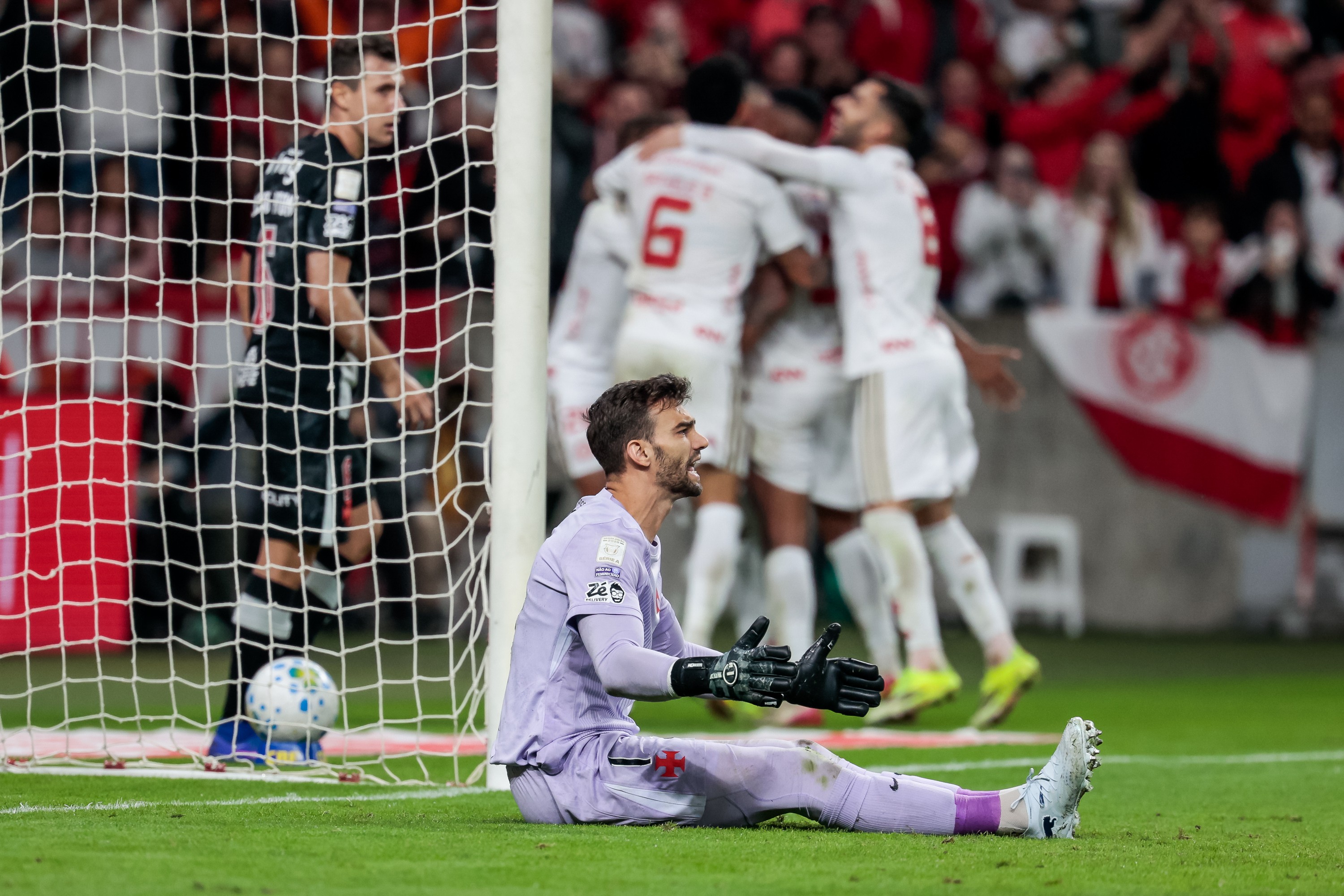 Veja cinco motivos que explicam a goleada sofrida pelo Vasco contra o Internacional