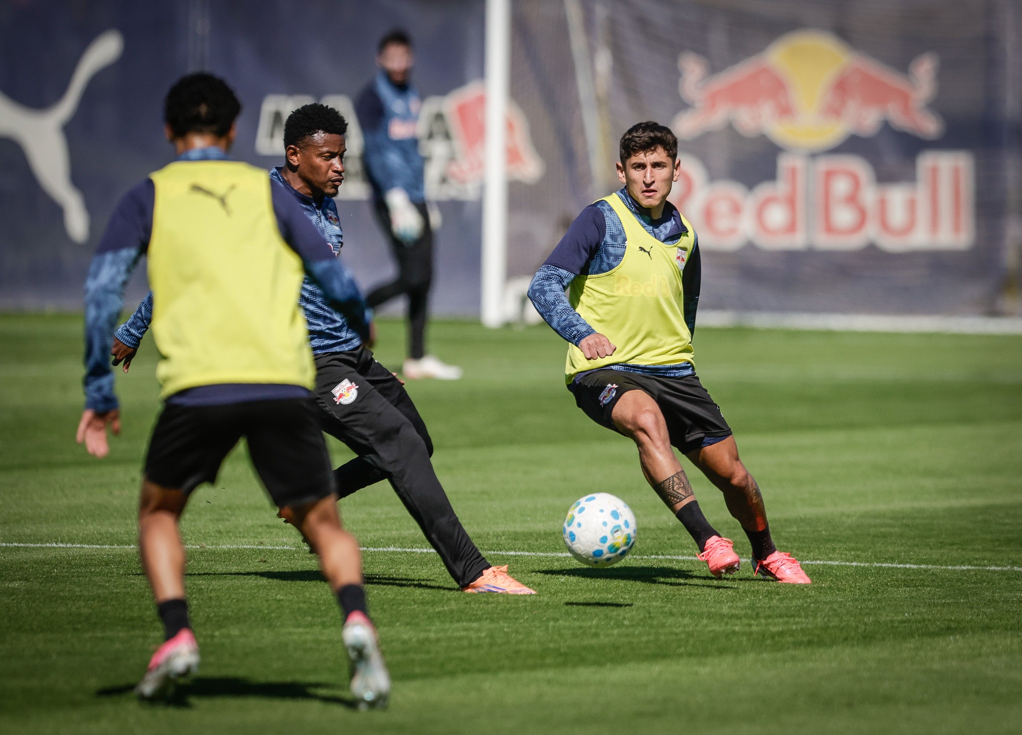 Bragantino realiza treino tático e embarca para enfrentar o Sporting Cristal
