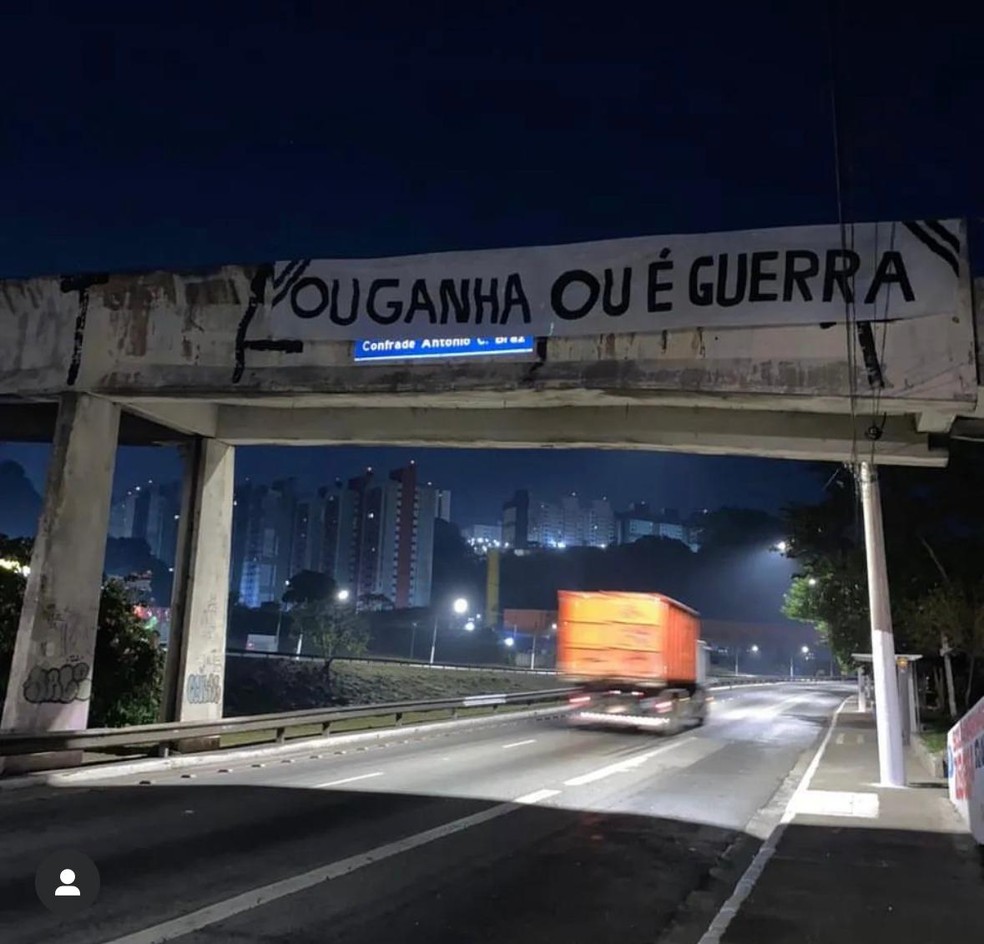 Faixa de protesto do Corinthians — Foto: Reprodução rede social