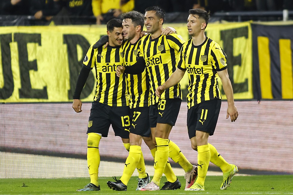 Peñarol contra o The Strongest na Libertadores — Foto: Getty Images