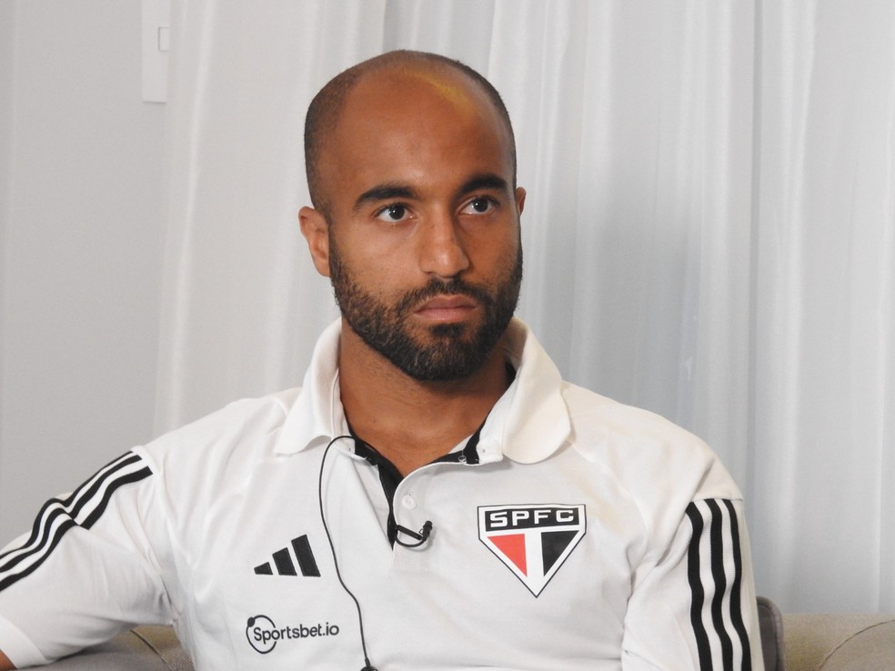 Lucas Moura em entrevista à Globo — Foto: Eduardo Rodrigues