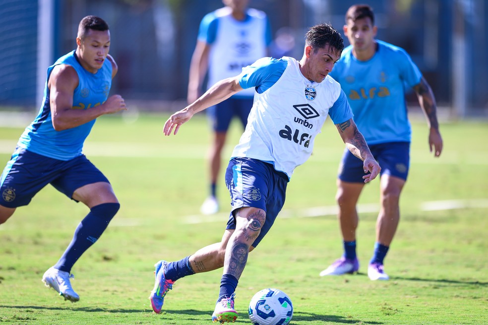 Marlon, Pavon e Cristaldo em treino do Grêmio — Foto: Lucas Uebel/Grêmio