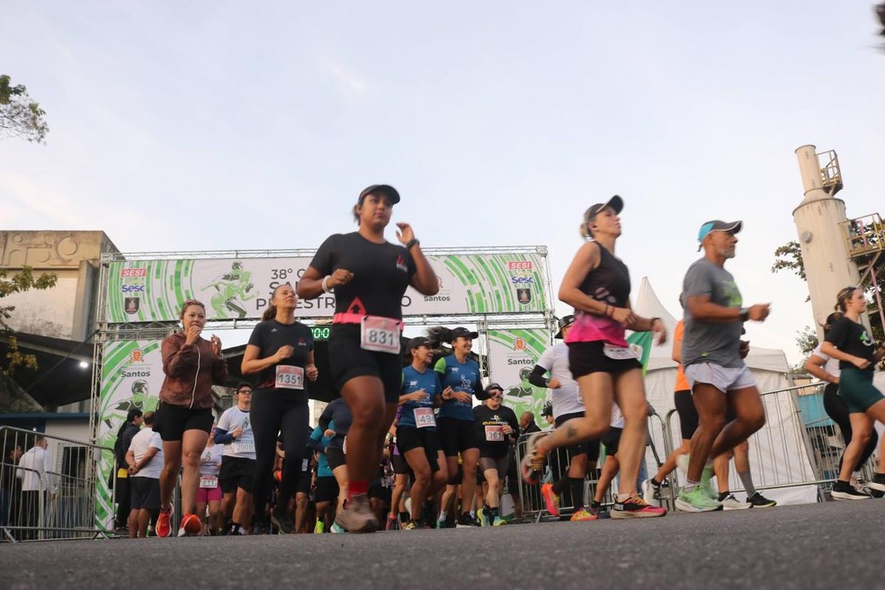 Campeonato Santista de Pedestrianismo — largada de atletas em Santos