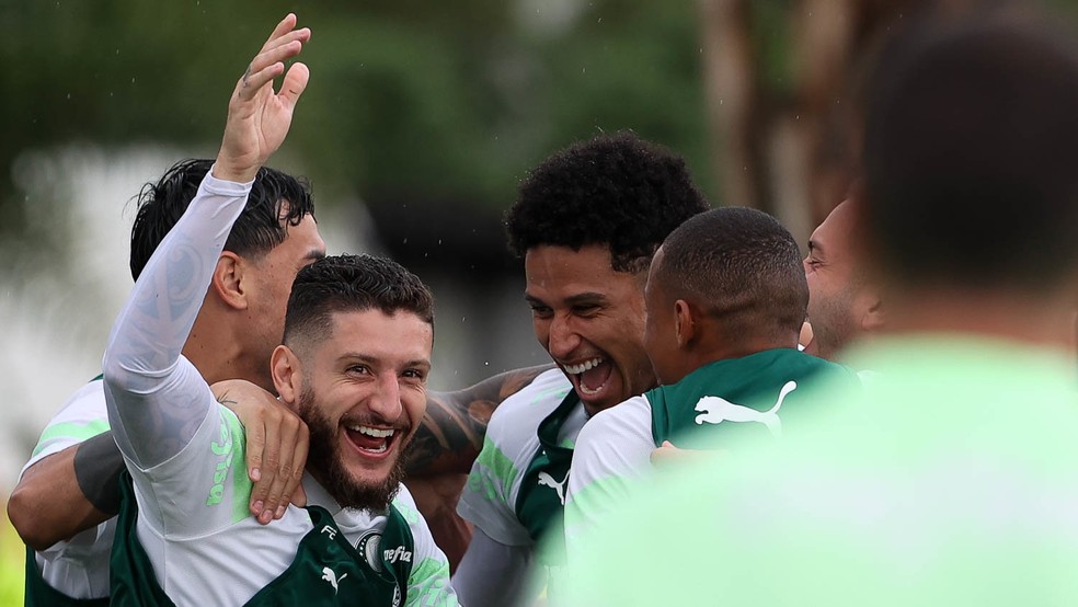 Zé Rafael comemora durante treino do Palmeiras — Foto: Cesar Greco
