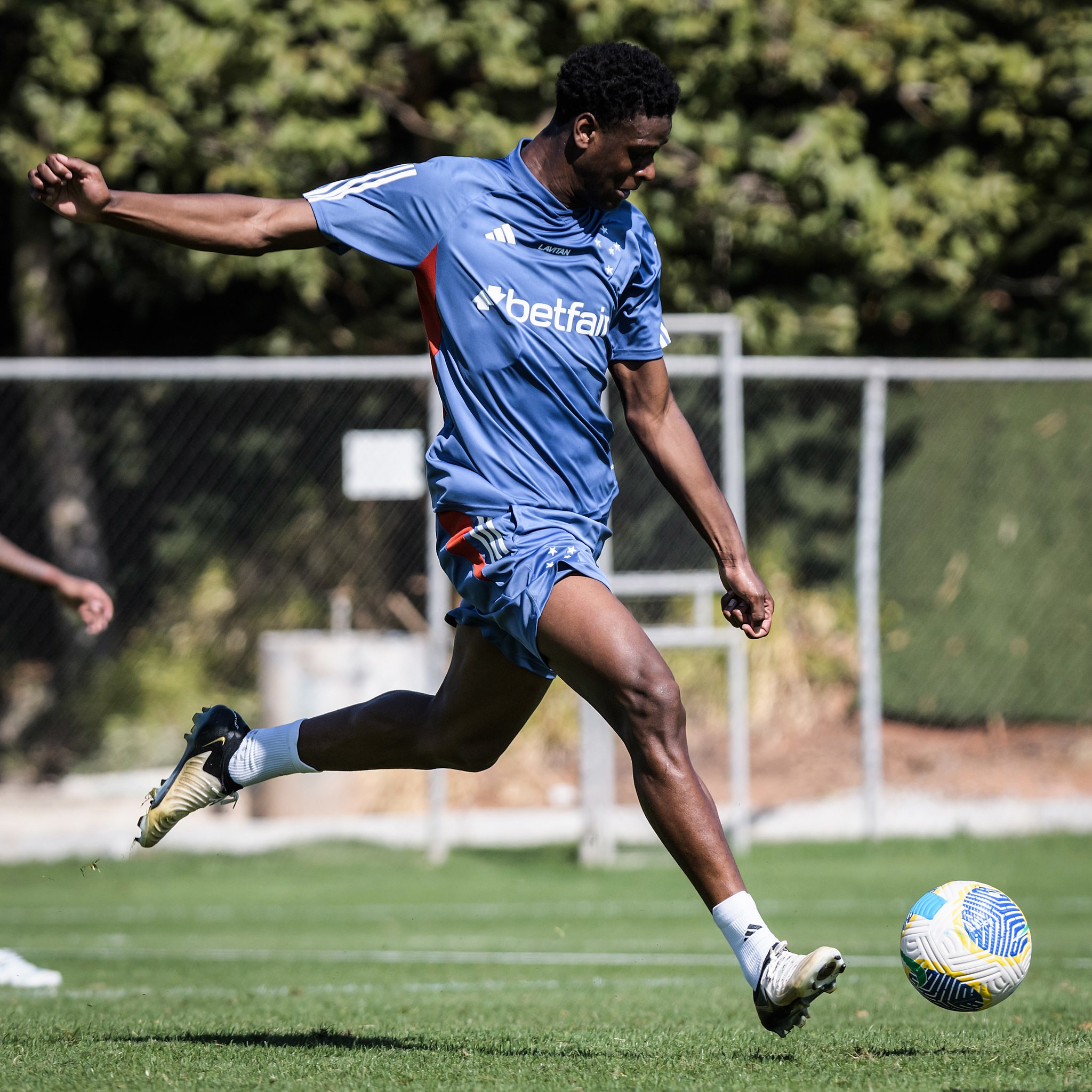 Cruzeiro avalia proposta do Zenit por Jonathan Jesus
