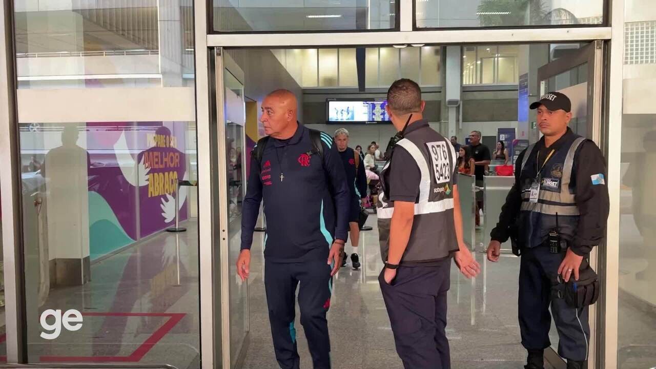 Desembarque do Flamengo no Rio de Janeiro após empate contra LDU: bastidores e reações.