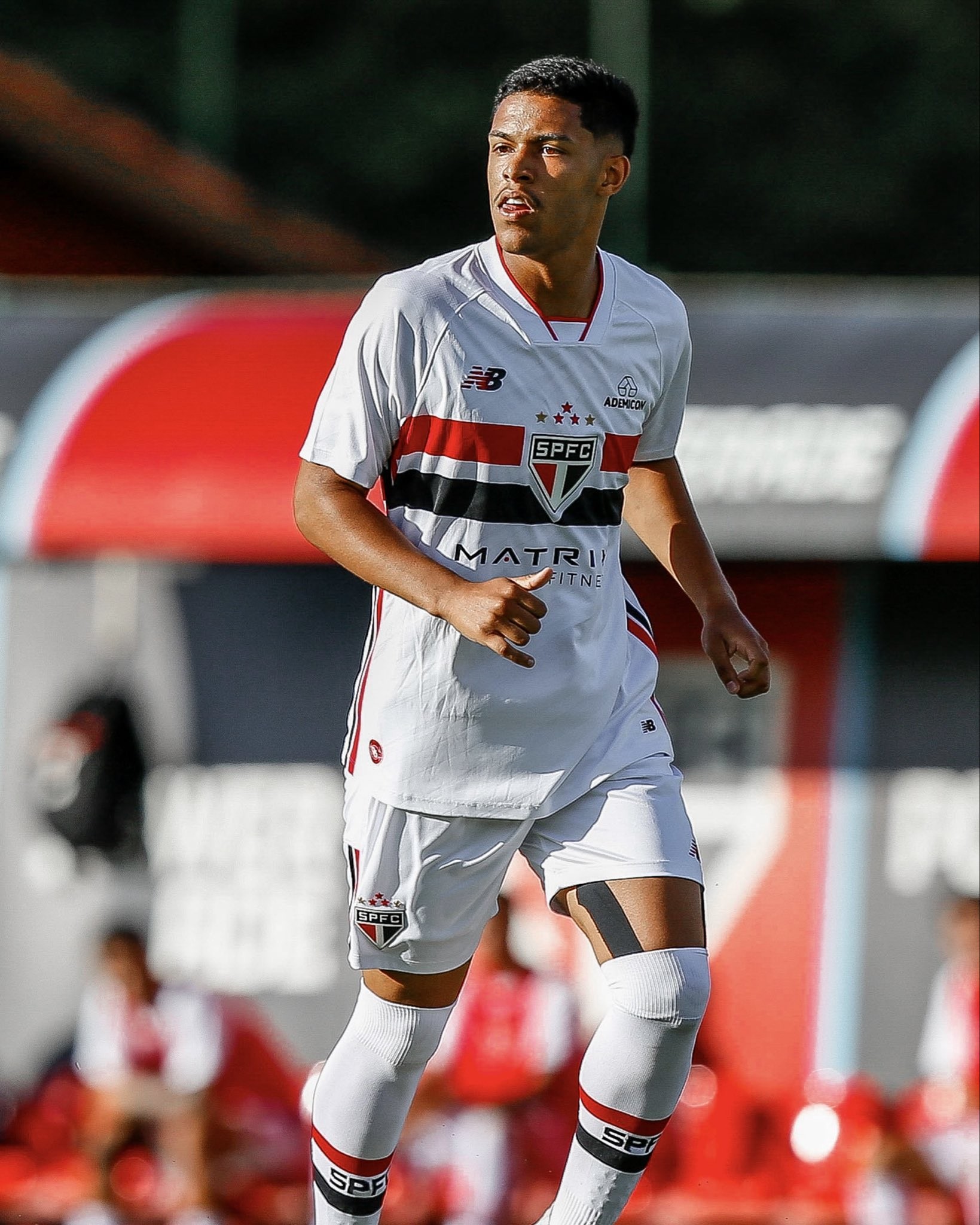 Sob olhares de Dorival, Massis e Rafinha, sub-20 do São Paulo perde para o Palmeiras em Cotia