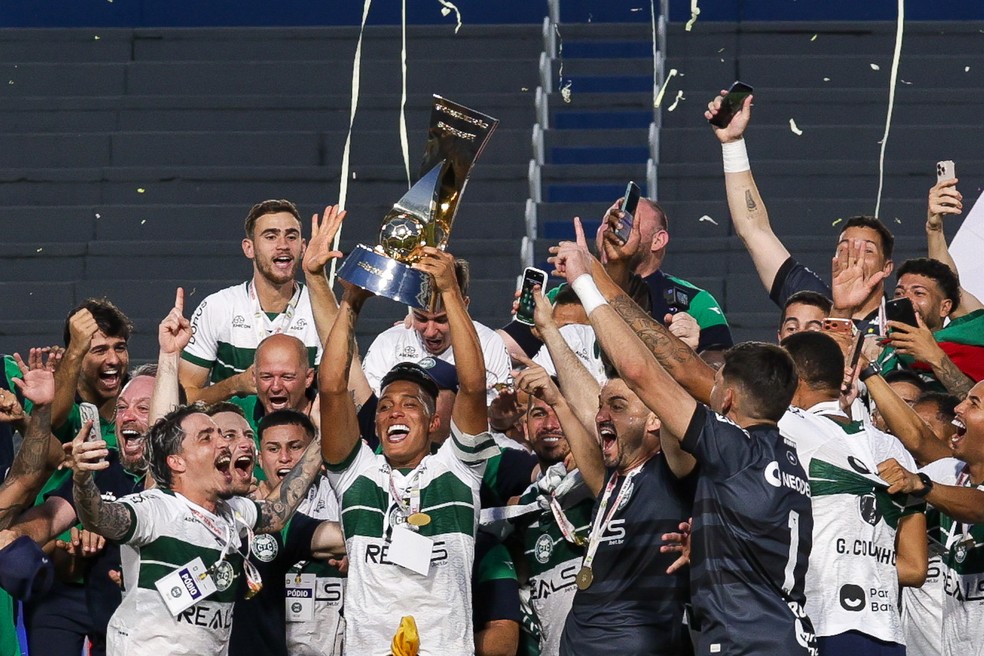 Sem vaga pelo estadual, Coritiba só conseguiu vaga na Copa do Brasil ao conquistar acesso à Série A — Foto: Bruno Kelly/AGIF