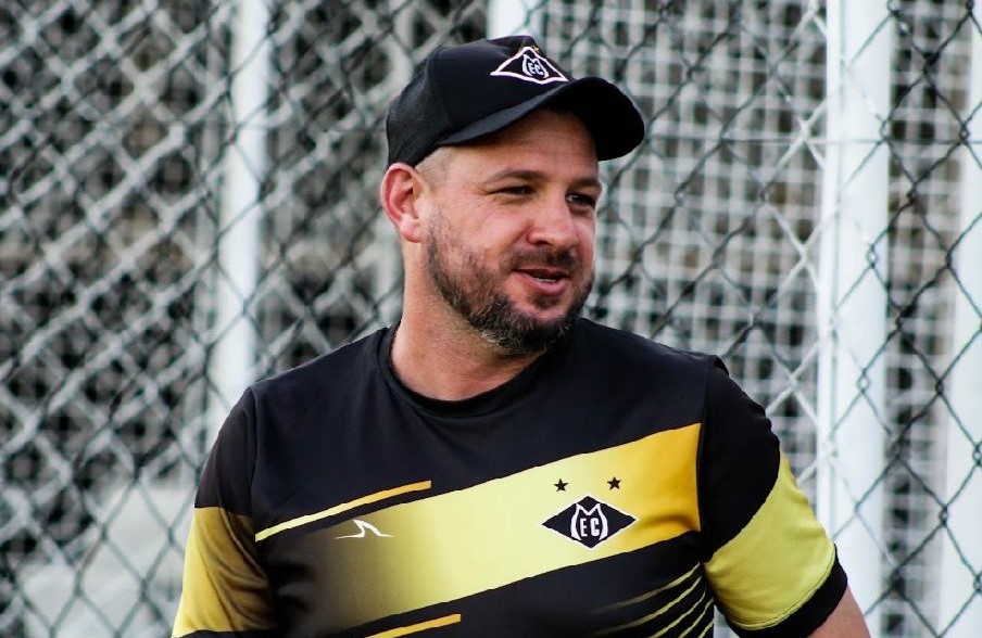 Figueirense negocia contratação do técnico Lucas Isotton, do Mixto