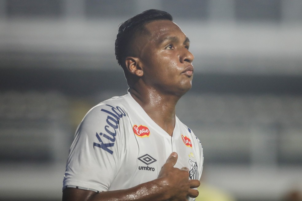 Gol de Morelos em Santos x Guarani — Foto: Reinaldo Campos/AGIF