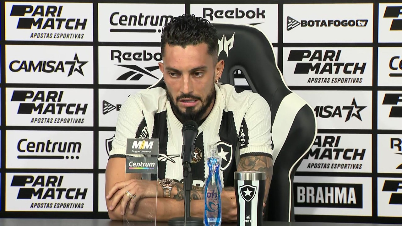 Alex Telles revela ambições e escolha pelo Botafogo