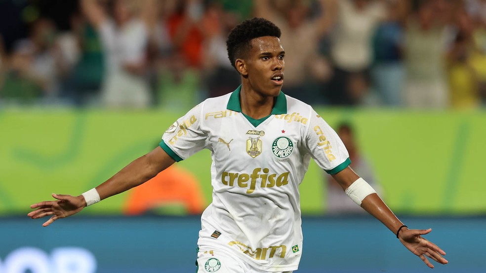 Palmeiras aguarda proposta de R$ 360 milhões por Estêvão, e negócio deve avançar nesta semana | palmeiras | ge