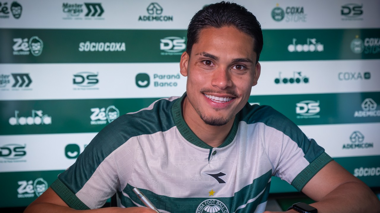 Coritiba renova contrato de Paulo Roberto até o fim de 2027