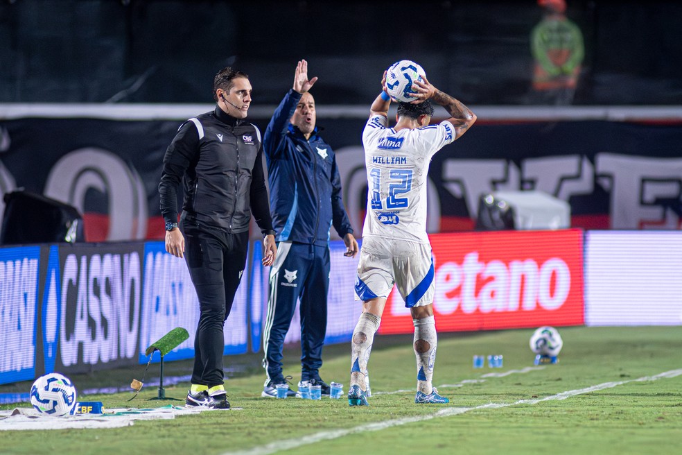 Leonardo Jardim; Vitória x Cruzeiro — Foto: Celo Gil