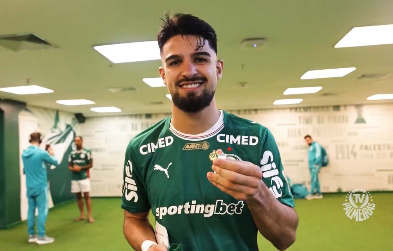 Palmeiras homenageia jogadores convocados para a Copa do Mundo com broche exclusivo