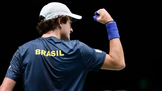João Fonseca vence na estreia contra a Grécia; Thiago Wild perde - Time brasileiro busca vaga na primeira rodada dos qualifiers de 2026