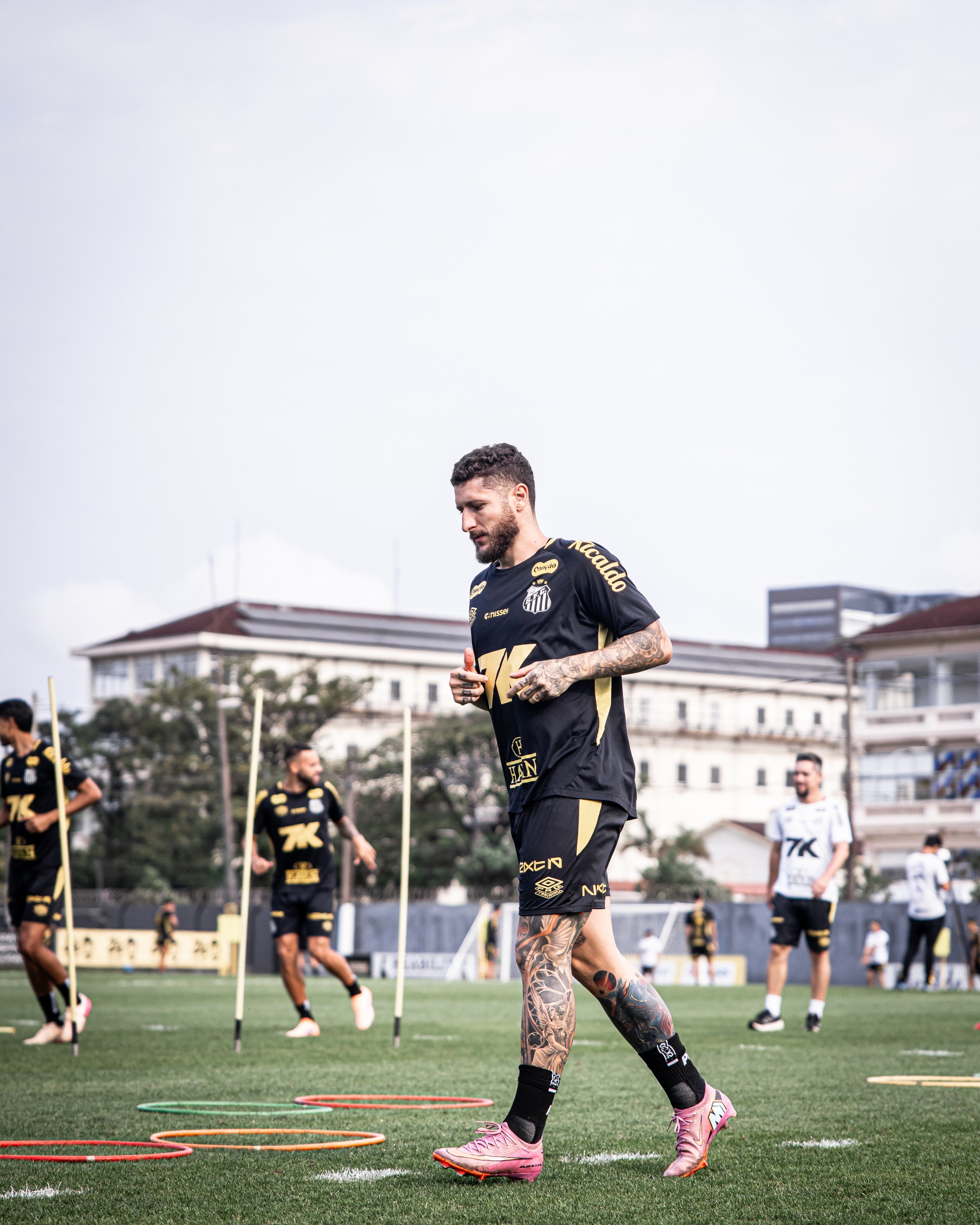 Zé Rafael pede atenção ao Santos: 
