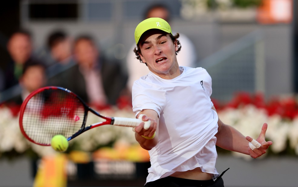 João Fonseca contra dinamarquês no Madrid Open — Foto: Clive Brunskill/Getty Images