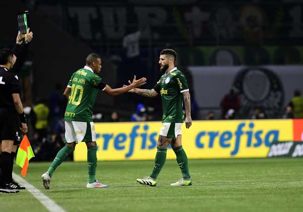 Veiga expulso e Zé Rafael suspenso desfalcam Palmeiras para confronto com Grêmio