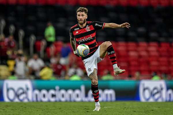 Melhorias defensivas e força mental: Léo Pereira destaca clássico do Flamengo.