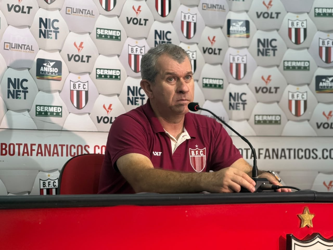 Tencati destaca inteligência do Botafogo-SP contra Ponte e alerta: “Sequência pesada”