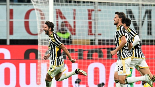 Italiano: Juventus vence clássico com Milan e embola briga pelo topo