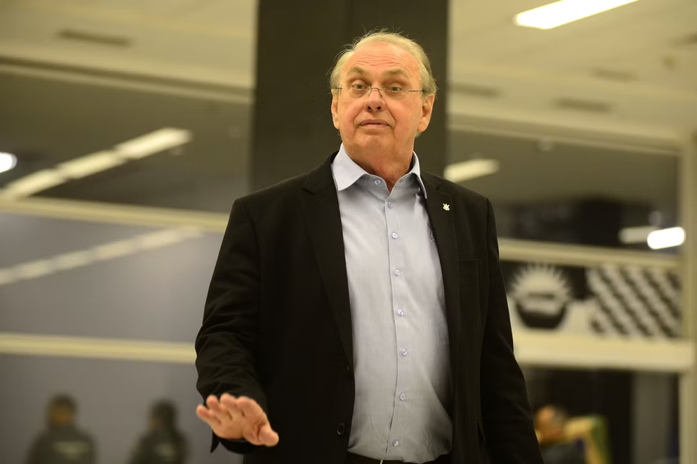 Justiça ameaça intervenção no Corinthians por 