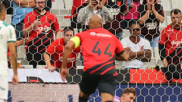 Léo Linck Athletico Palmeirs pênalti