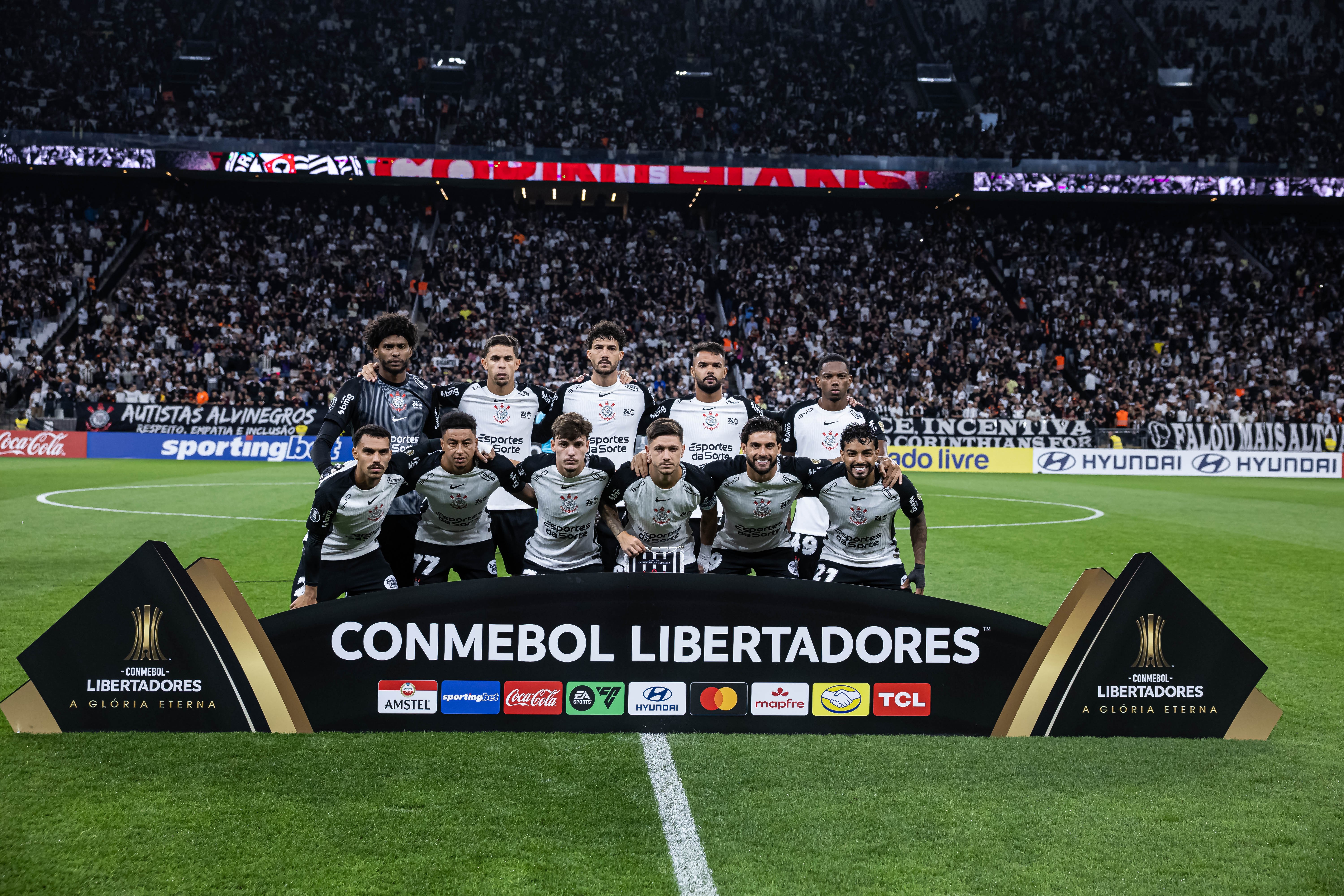 Corinthians brilha com gols de Gustavo Henrique e Lingard em noite memorável