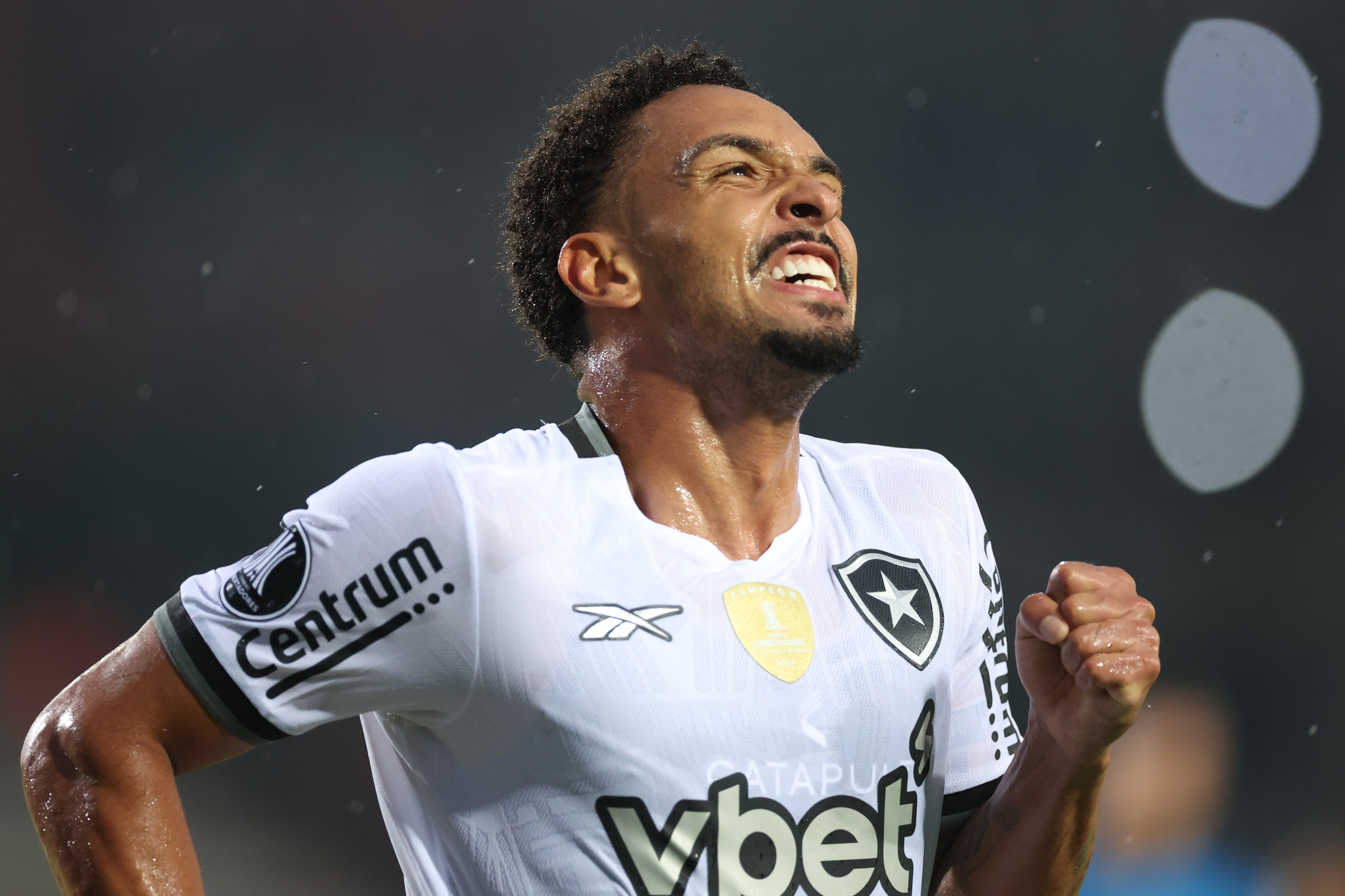 Botafogo recusa proposta do Burnley, da Inglaterra, por Vitinho