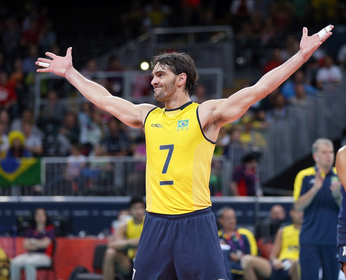 Giba é eleito o melhor jogador de vôlei do Brasil de todos os tempos em ...