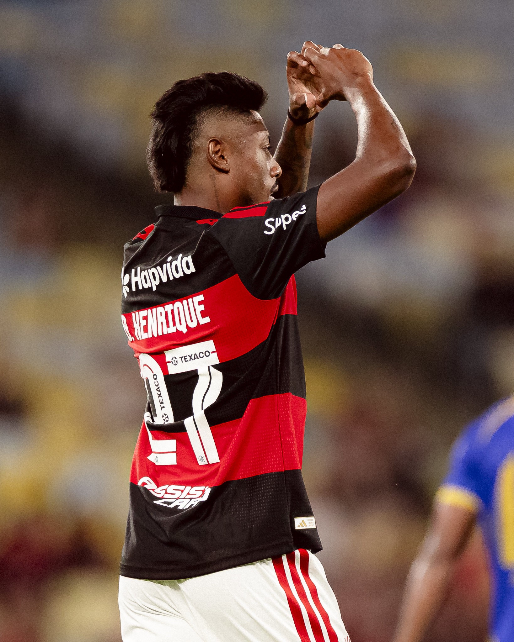 Bruno Henrique atinge marcos históricos em 350 jogos e brilha em noite de gols pelo Flamengo